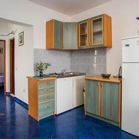 Adria Maja Luka Dubrava *